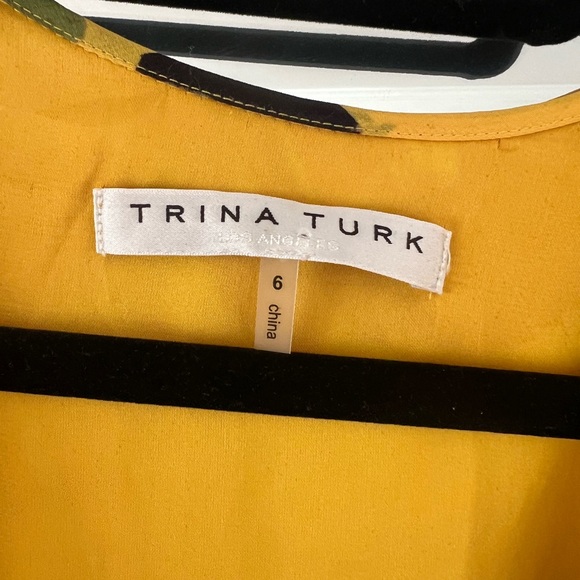 Gorgeous Trina Turk floral wrap around dress! Size 6 - Picture 6 of 8